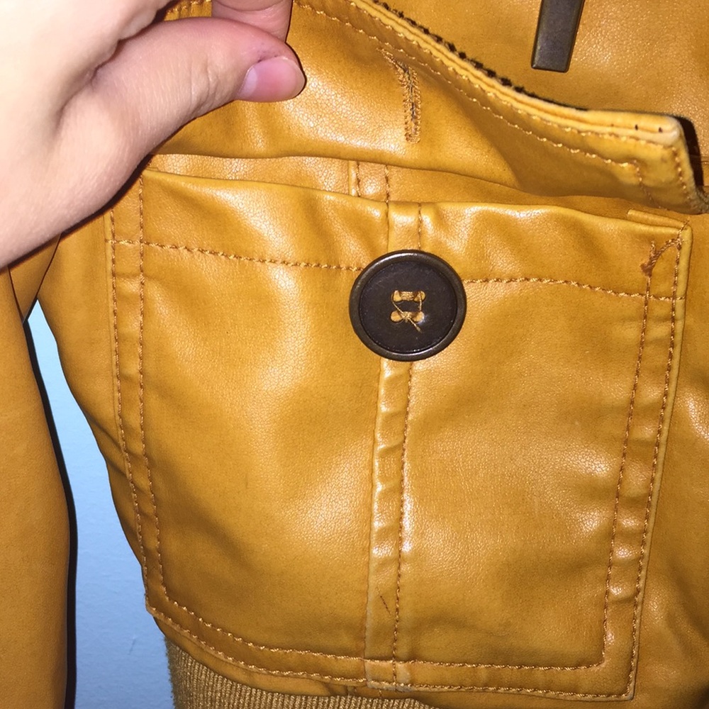 Leather jacket - Picture 4 of 7
